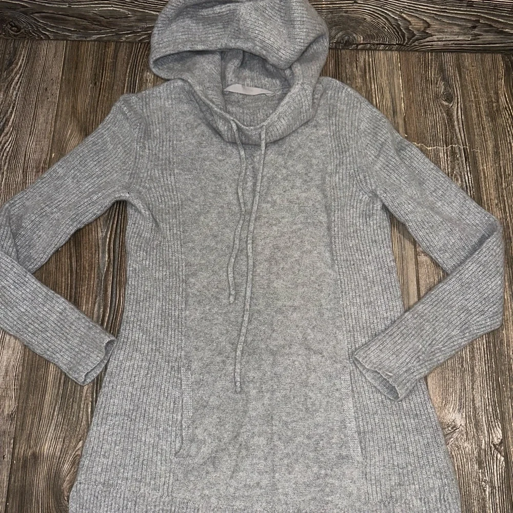 Athleta Cashmere Aurora Hooded Gray Long Sweater Tunic Kangaroo Pocket Medium - Picture 2 of 8